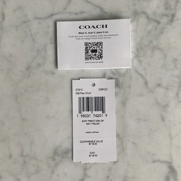 Coach x Peanuts Wristlet with Snoopy Present Motif - Picture 5 of 8